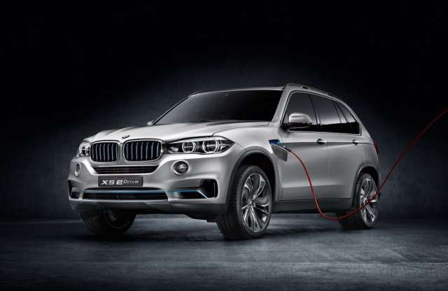 Elektromos motor segíti a BMW X5 hajtását