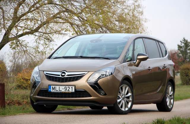 Opel Zafira Tourer 1.6 CDTI Cosmo teszt