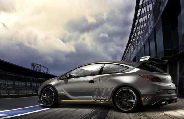 Karbonnal könnyítve: Opel Astra OPC Extreme