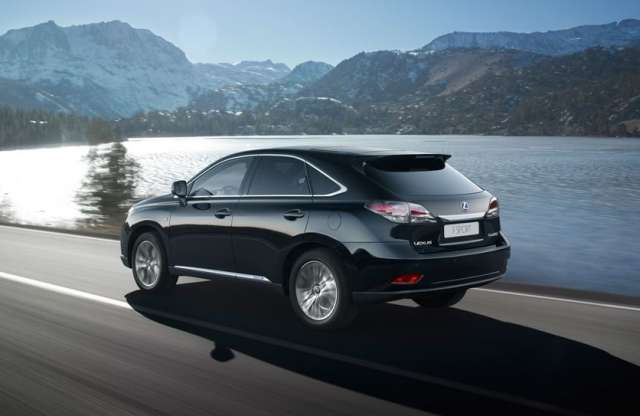 Az RX-nél nagyobb családi SUV-ot tervez a Lexus