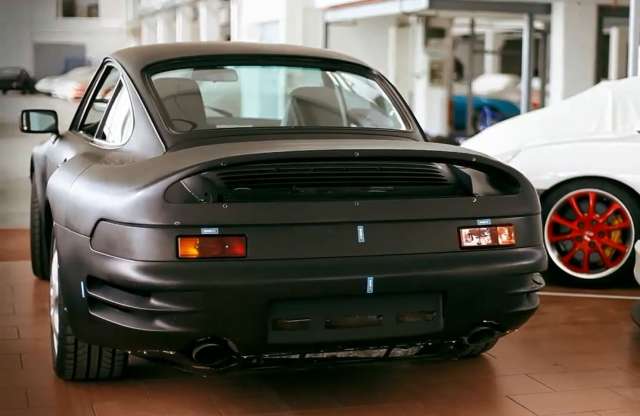 Gyári kisfilmen a Audi V8-ával szerelt múzeumi Porsche prototípus, a 965