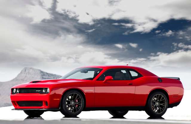 600 lóerős V8-assal és hátsókerékhajtással a Dodge Challenger SRT Hellcat