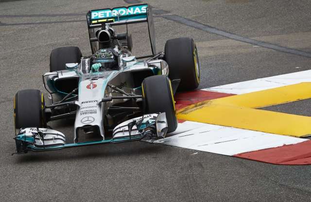 F1: Monacóban is tarolt a Mercedes, Vettel kiesett