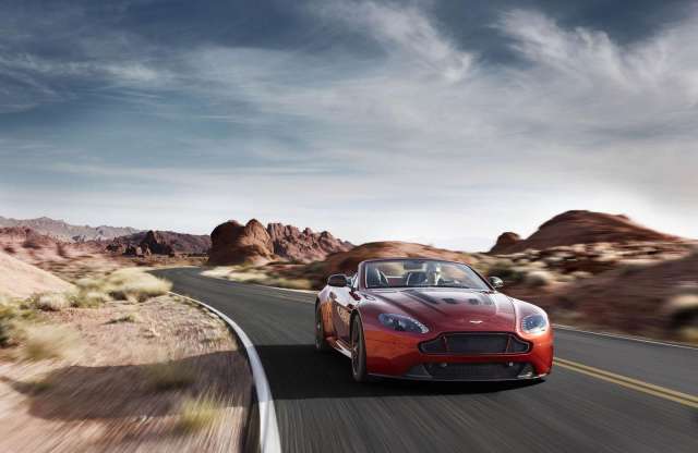 Aston Martin V12 Vantage S Roadster: vászontetős 573 LE