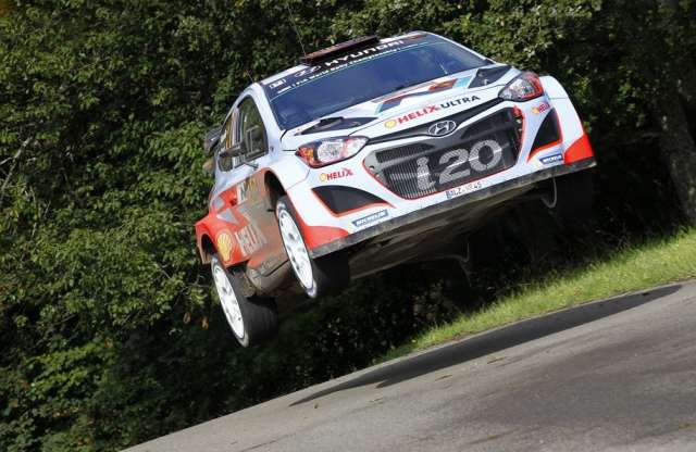 WRC: szinte minden menő kiesett, először nyert a Hyundai