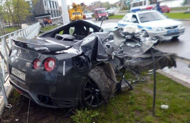 Ripityára törte Nissan GT-R-jét az orosz futballjátékos