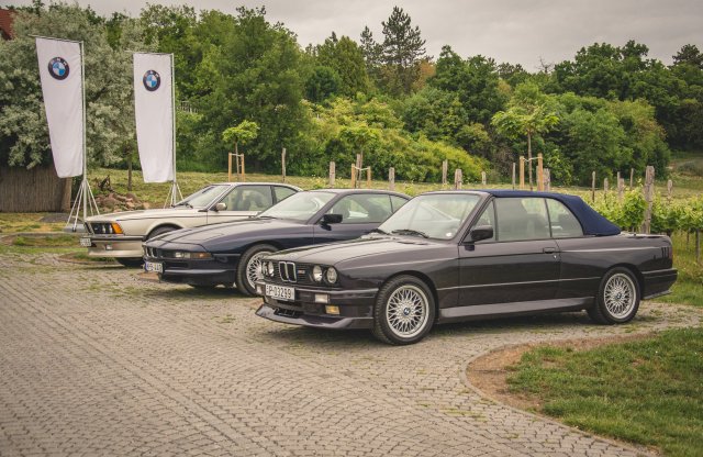 Úgy 100 milliónyi régi és új BMW-t hajthattunk meg az ország talán legszebb útjain