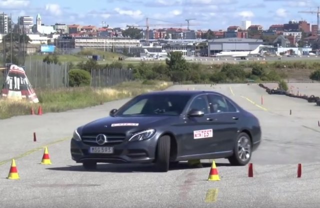 Már megint leszerepelt a Mercedes a svédek jávorszarvas-tesztjén