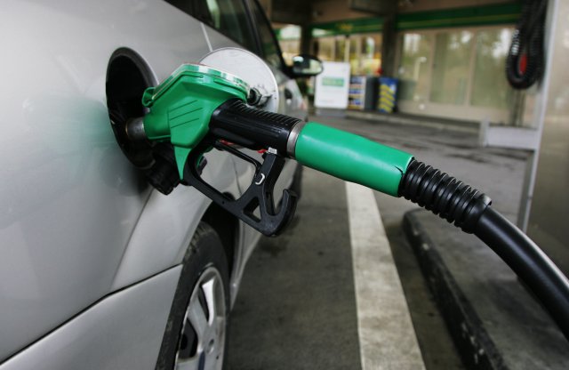 Csak a benzin ára nő december elején, a gázolajé nem