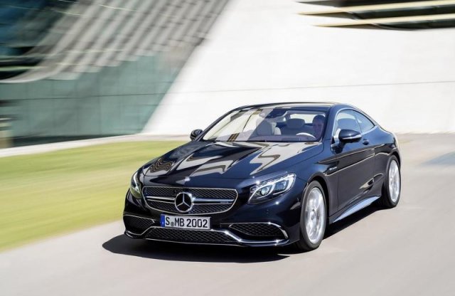 A Mercedes-AMG összkerékhajtást kínál V12-es modelljeihez