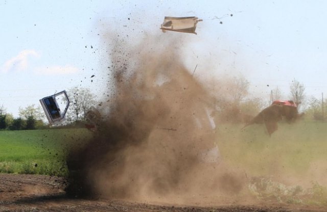 Nagyot esett az Opel Dakar Team párosa, épségben megúszták