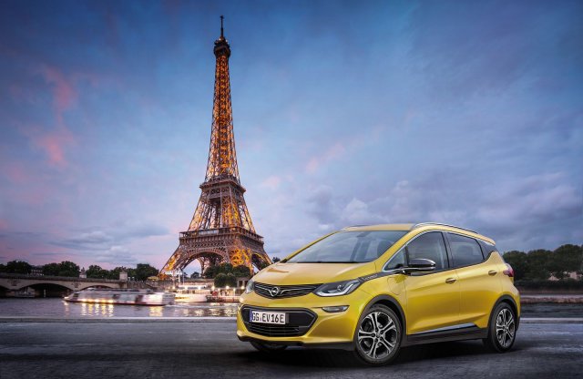 Opel Ampera-e - szeptemberben már szériakész modellként pózol Párizsban