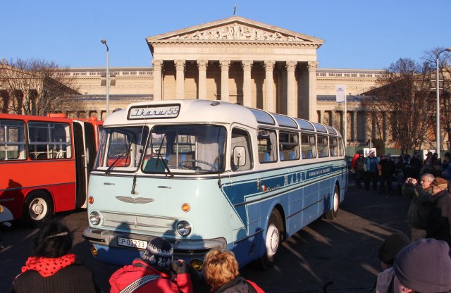 A Malév klasszikus autóbuszai vonulnak ma fel Budapesten. Ne hagyja ki!