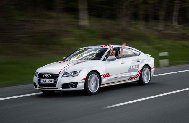 Önvezető A7-tel népszerűsíti az új A8 tudását az Audi