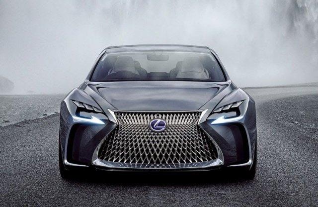 Plug-in hibrid modellekkel erősíthet a Lexus