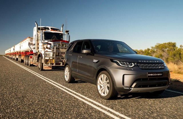A Land Rover újabb házi rekordja: 120 tonnát húzott a Discovery