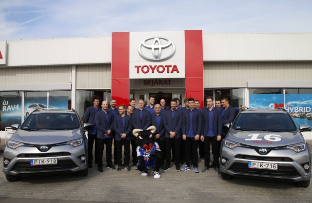 Egy híján húsz Toyota RAV4 szolgálja a MOL-Pick Szeged csapatát