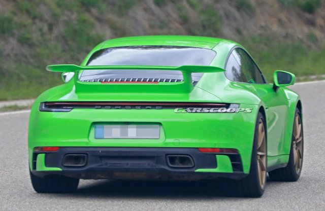 Vajon egy teljesen új modellváltozatot is kap a Porsche 911?