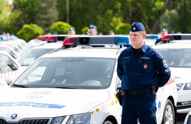 Ismét R-betűvel kezdődő rendszámok kerültek az új rendőrautókra