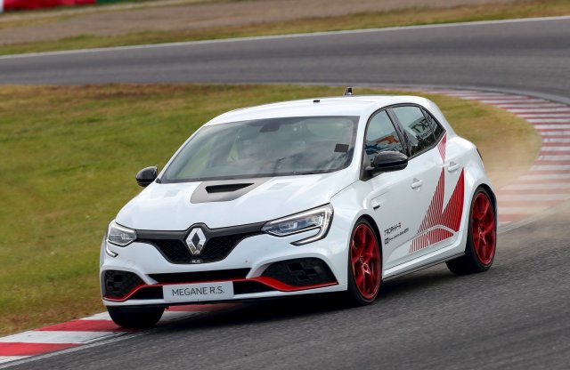 A Honda után most a Renault hódítja sorra a jelentős versenypályákat
