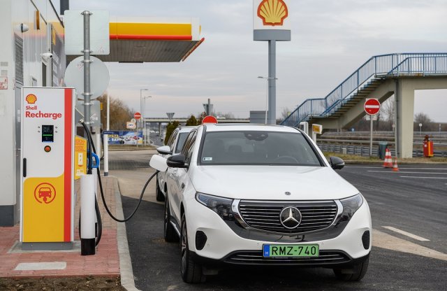 Már a Shell is kínál villanyutó-töltőt - olcsóban, mint a MOL
