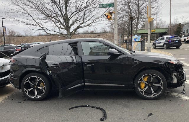 Egy bostoni kereskedésből lovasítottak meg két Lamborghini Urust, egy gyanúsítottat még keresnek