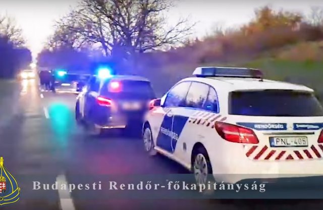 Filmbe illő autós üldözésben sérült meg egy magyar rendőr és állítottak meg egy drogdílert