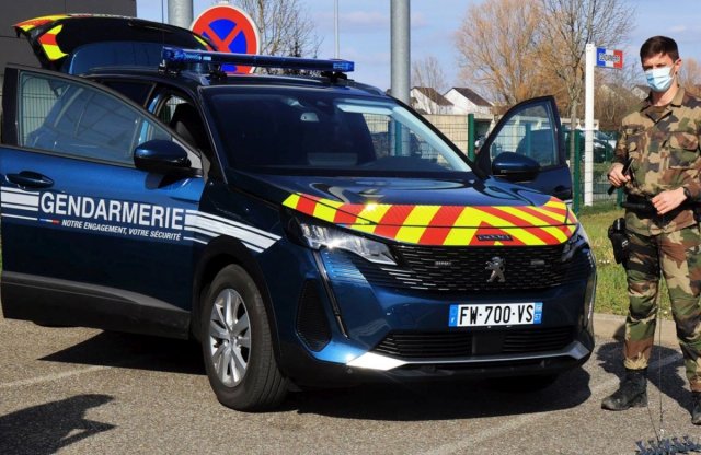 Konnektoros hibrid Peugeot modellekkel újít a francia Csendőrség