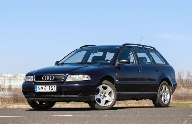 Vajon érhet 800 ezret egy 25 éves Audi A4 kombi? Olvass és dönts!