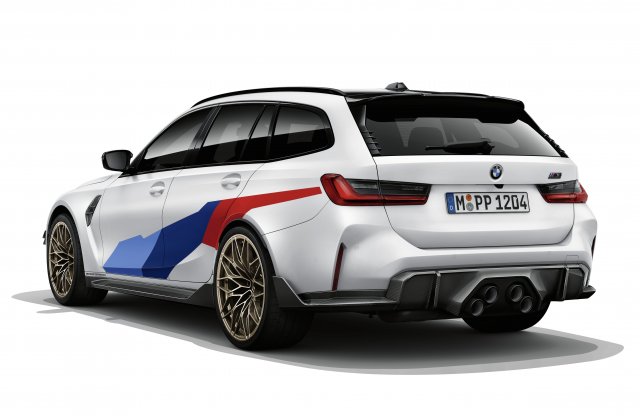 A kombi BMW M3 is megkapja a látványos M Performance kiegészítőket, köztük a megosztó kipufogókat
