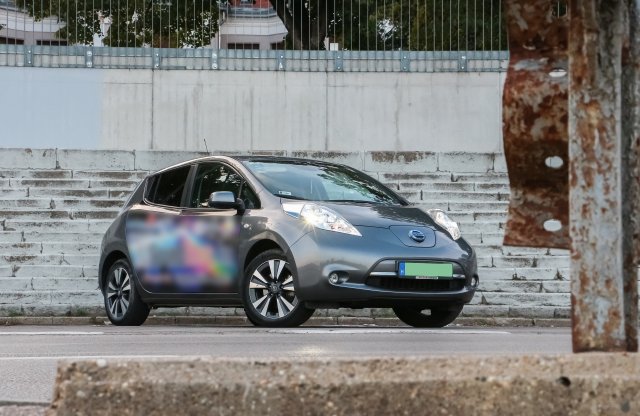 Nissan Leaf Tekna 24 kWh, 2018 használtteszt: megéri ilyet venni 2022-ben?