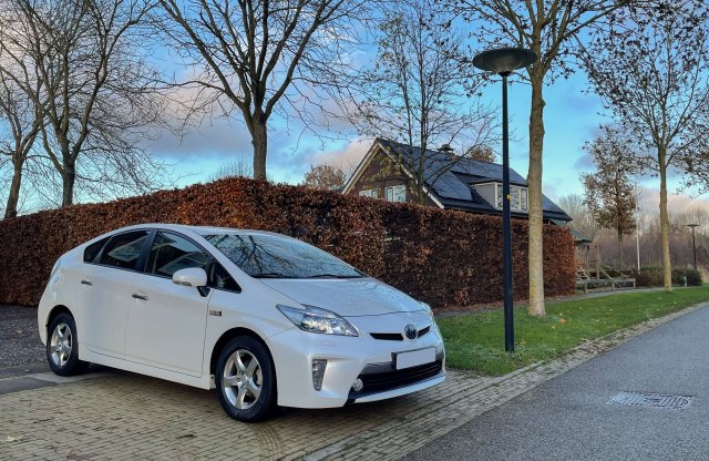 10 éves a Toyota Prius Plug-in Hybrid - megnéztük, mit tud ma