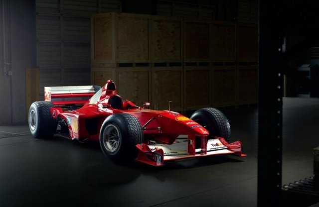 A 2000-es Formula-1-es szezonban szereplő autó több mint 10 millió dollárért kelhet el