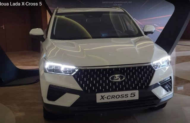 Átemblémázott kínai autó az új Lada X-Cross 5