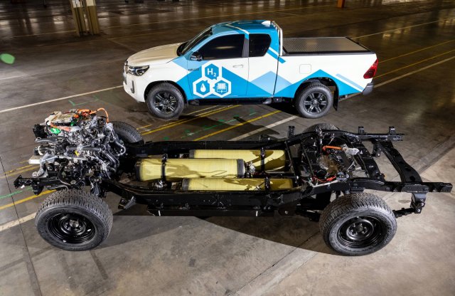 Máris prototípust villantott a Toyota a hidrogén üzemanyagcellás pickupból
