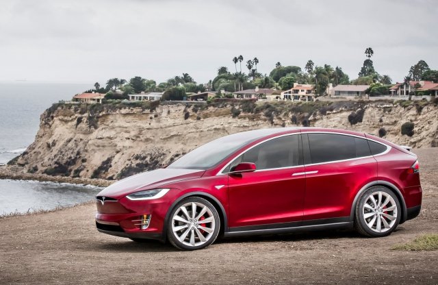 A két legdrágább Tesla legerősebb változatai feszültek egymásnak