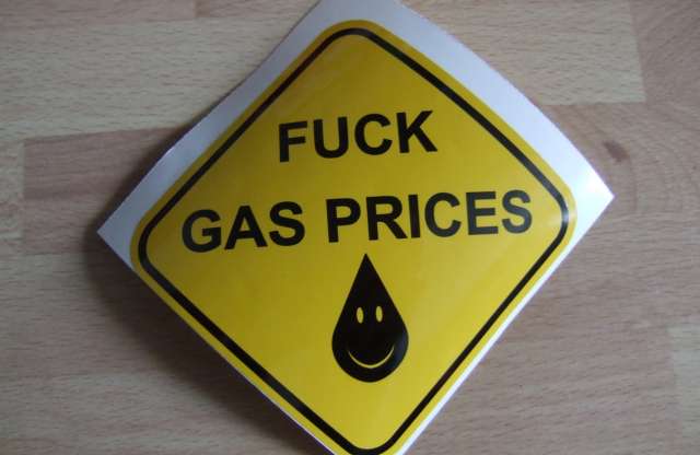 „Fuck gas prices” matrica magán kezdeményezés