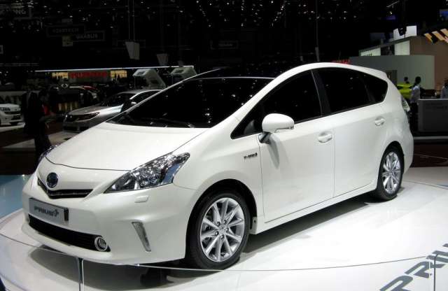 Hét üléssel is a Toyotáé az első hibrid, itt a Prius+