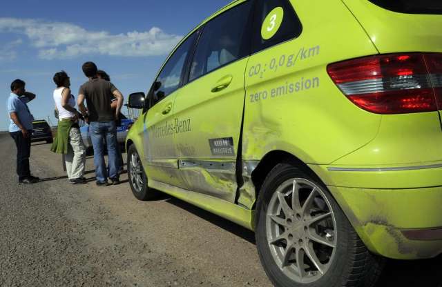 Mercedes-Benz B-osztály baleset Kazahsztánban