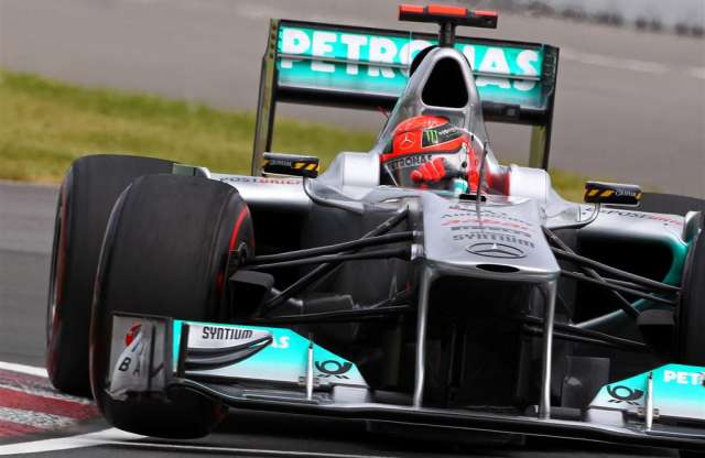 Schumacher 2012 után is maradhat az F1-ben
