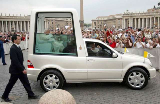 Új Mercedest kap XVI. Benedek pápa
