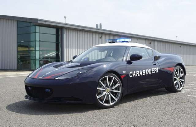 Lotus rendőrautó Olaszországban