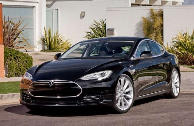 Egymillió dolláros fogadás a Tesla S megjelenéséről