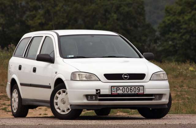 Opel Astra Classic II 1.4 16V Caravan, 2005 - használtteszt