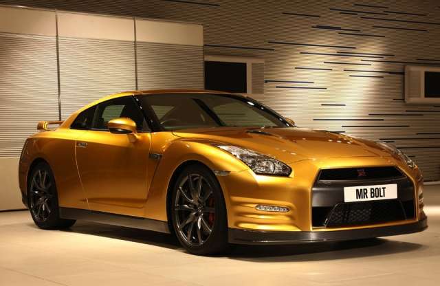 Kalapács alá kerül Usain Bolt aranyszínű Nissan GT-R-je