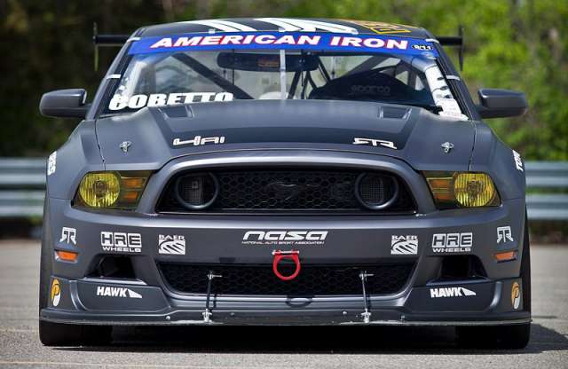 Új fényezést és futóművet kapott a Performance Autosport győztes Mustangja