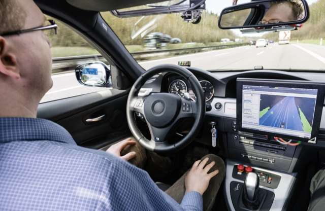 Vezető nélküli autózást tesztel a Bosch