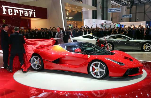 A 400 milliósokat elkapkodták, hát készül néhány sokkal drágább és még extrémebb Ferrari is