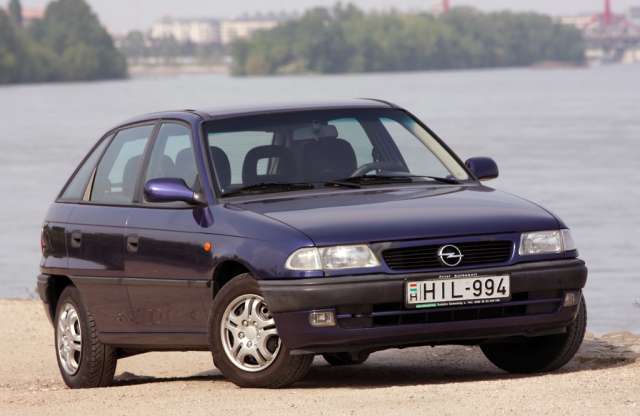 Opel Astra Classic 1.6i, 2000 – használtteszt