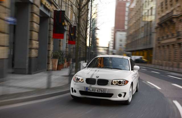 Tesztelik az i3 hajtásláncát hordó BMW Active E villanyautót 